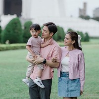 Anzel yang lahir prematur di usia kandungan 31 minggu itu kini sudah menjelma menjadi anak laki-laki yang aktif dan lucu. Paras menggemaskannya pun tak kalah curi atensi. Foto: Instagram/@rickyindra90