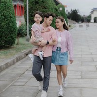 Tak sedikit netizen yang mengatakan jika Anzel semakin besar semakin tampan. Ditambah dengan rambutnya yang berponi, penampilan Anzel sukses bikin gemas. Foto: Instagram/@rickyindra90