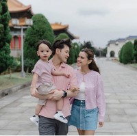 Tak sedikit netizen yang mengatakan jika Anzel semakin besar semakin tampan. Ditambah dengan rambutnya yang berponi, penampilan Anzel sukses bikin gemas. Foto: Instagram/@rickyindra90