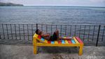Asyiknya Santai di Kolam Renang Berpanorama Laut Lepas Bulukumba