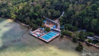 Diketahui, Limbua Beach buka setiap hari dari jam 6.30 pagi hingga 5.30 sore. Untuk harga tiket anak-anak dikenakan Rp 5 ribu dan Rp 10 ribu. 