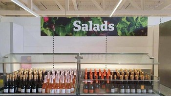 Positif aja, mungkin tempat biasa menaruh minuman sedang penuh. Foto: (Bored Panda).