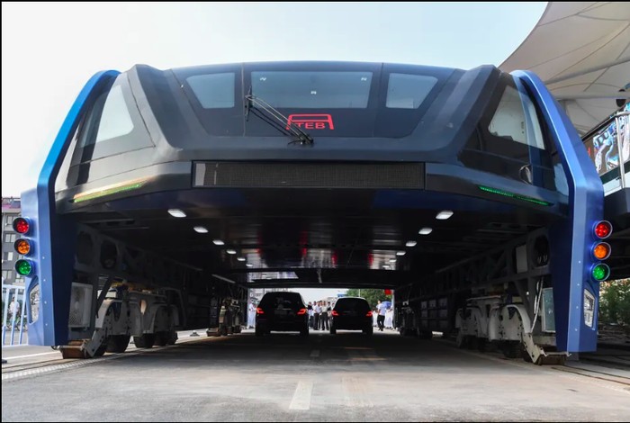Bus masa depan yang bisa tampung 1.400 orang sekaligus.