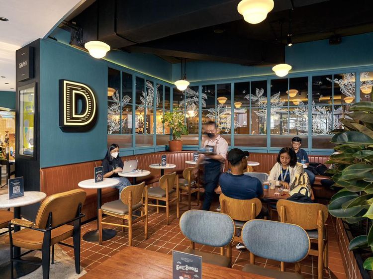 Ngopi Cantik di Djournal Coffee dan The Peoples Cafe Makassar