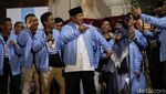 Gemoy! Prabowo Joget Lagi Saat Bertemu Relawan