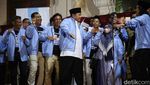 Gemoy! Prabowo Joget Lagi Saat Bertemu Relawan