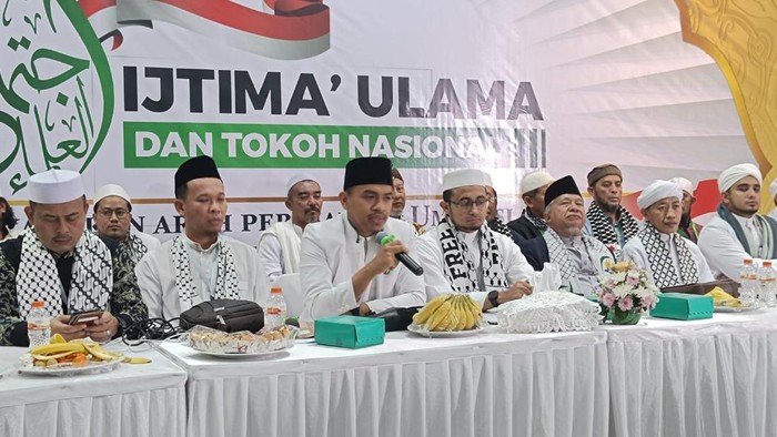 Anggota SC Ijtima Ulama dan Tokoh Nasional menyampaikan hasil Ijtima Ulama dan Tokoh Nasional