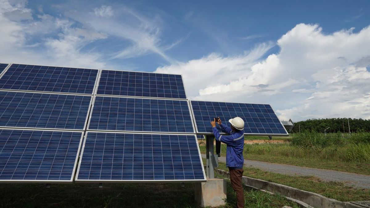 Trump Bakal Kenakan Tarif Impor 3.500% untuk Panel Surya dari Asia Tenggara