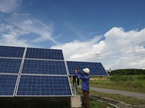 Trump Bakal Kenakan Tarif Impor 3.500% untuk Panel Surya dari Asia Tenggara