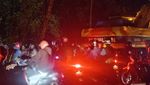 Potret Jalan Poros Makassar-Bone di Camba Tertutup Longsoran Batu