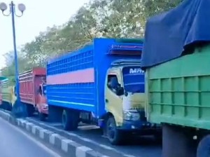 Sudah 8 Jam Poros Maros-Makassar Macet, Antrean Kendaraan Jadi 6 Km