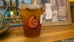 Slurrp! Menyeruput Kopi Hitam hingga Teh Racikan Jeng Yah