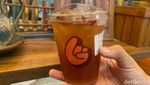 Slurrp! Menyeruput Kopi Hitam hingga Teh Racikan Jeng Yah