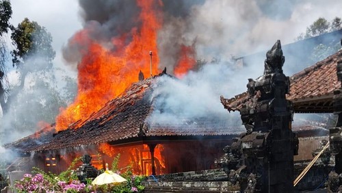 Kondisi rumah warga Banjar Asah Duren, Desa Asah Duren, Kecamatan Pekutatan, Kabupaten Jembrana yang terbakar pada Sabtu (18/11/2023) siang.