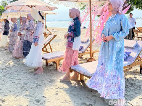 Koleksi terbaru Vanilla Hijab terinspirasi dari keindahan bawah laut. Koleksi terbaru Vanilla Hijab terinspirasi dari keindahan bawah laut.