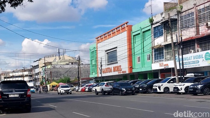 Kondisi Jalan Nibung Medan saat ini yang sudah ramai dengan penjual mobil