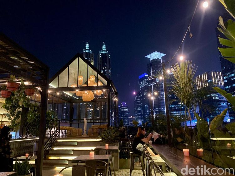 Di Sini Bisa Jajan Pasta Sambil Menikmati City Light Sudirman