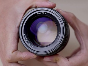 Review Lensa VoigtLander 50mm F/1 Untuk Canon EOS R, Spesialis Foto Portrait