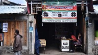 Bale Angklung Handiman Bandung terletak di Jl. Cikutra Barat No.146 Bandung yang juga menyatu dengan warung kopi (warkop) Bale Sagala.  