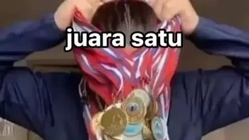 Banyak medali untuk si paling sabar. Foto: X/Twitter/txtdarigajelas