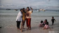 Untuk akomodasi peninapan tersedia penginapan, villa, bungalow dan hotel dengan tarif mulai dari Rp 100.000 hingga Rp 600.000 per malamnya.
