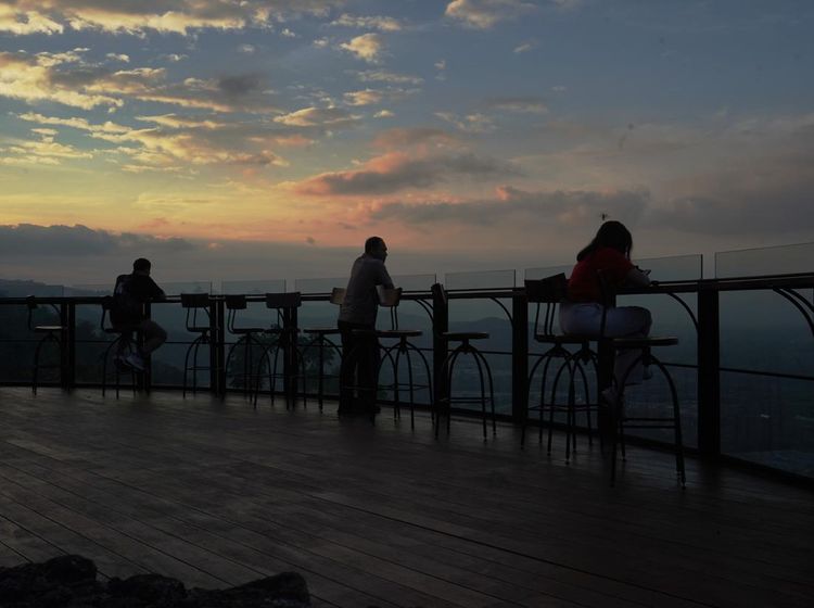 Menikmati Sunset di Enam Langit, Wisata Alternatif Borobudur
