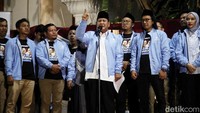 Prabowo hadir langsung dalam deklarasi tersebut. Para relawan pun menyambut antusias pembacaan deklarasi dukungan itu.