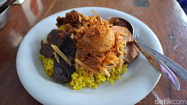 Nasi Kuning Riburane