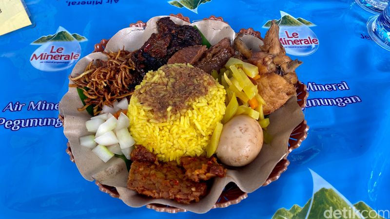 Nasi Kuning Sulawesi
