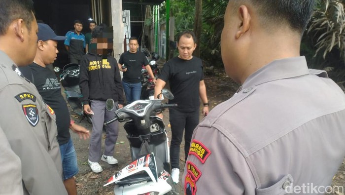 Polisi mengamankan kendaraan pelajar diduga pelaku tawuran di Jalur Lingkar Salatiga