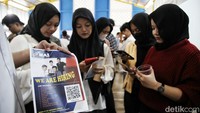 Sejumlah pencari kerja mengikuti job fair percik career Expo, SMK Cikini, Rawabadak Koja, Jakarta Utara, Sabtu (18/11/2023).