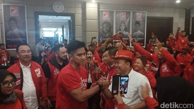 PSI menggelar Kopi Darat Wilayah (Kopdarwil) se-Provinsi Kalimantan Barat. Ketum PSI Kaesang Pangarep pun meminta kader menangkan PSI pada Pemilu 2024. (Belia/detikcom)