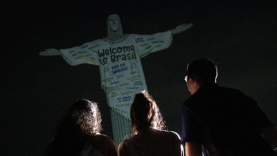 Sambut Eras Tour, Patung Kristus Brasil Pakai Baju Taylor Swift