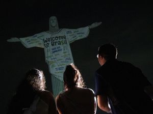 Sambut Eras Tour, Patung Kristus Brasil Pakai Baju Taylor Swift
