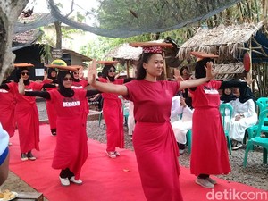 Cara Warga Wates Majalengka Memuliakan Tanah Melalui Tari Nincak Bumi