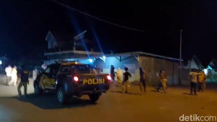 Tawuran warga dua kelurahan di Kota Bima, NTB.