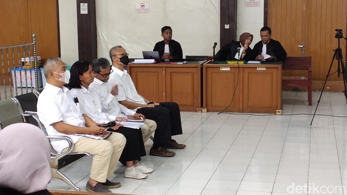 Terdakwa mantan-tim akuisisi anak perusahaan PTBA jalani sidang dakwaan