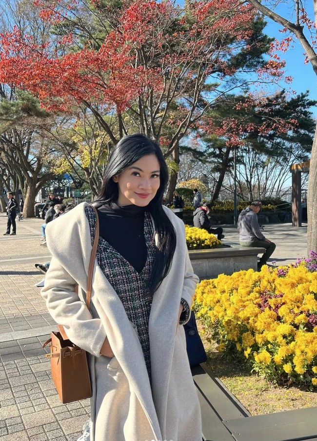 Meski kini usianya sudah 41 tahun namun Titi seolah tak menua. Tubuhnya masih taampak langsing dan wajahnya pun terlihat awet muda. Foto: Instagram/@titi_kamall