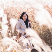 Meski tanpa ditemani suami dan kedua anaknya Titi tetap terlihat begitu menikmati momen liburannya. Pesonanya pun jadi semakin terpancar. Foto: Instagram/@titi_kamall