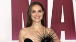 Black Swan Vibe Check! Natalie Portman Anggun Bergaun Pendek