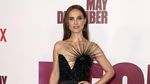 Black Swan Vibe Check! Natalie Portman Anggun Bergaun Pendek