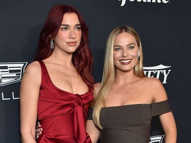 Duet Maut! Dua Lipa dan Margot Robbie Bak Barbie Betulan