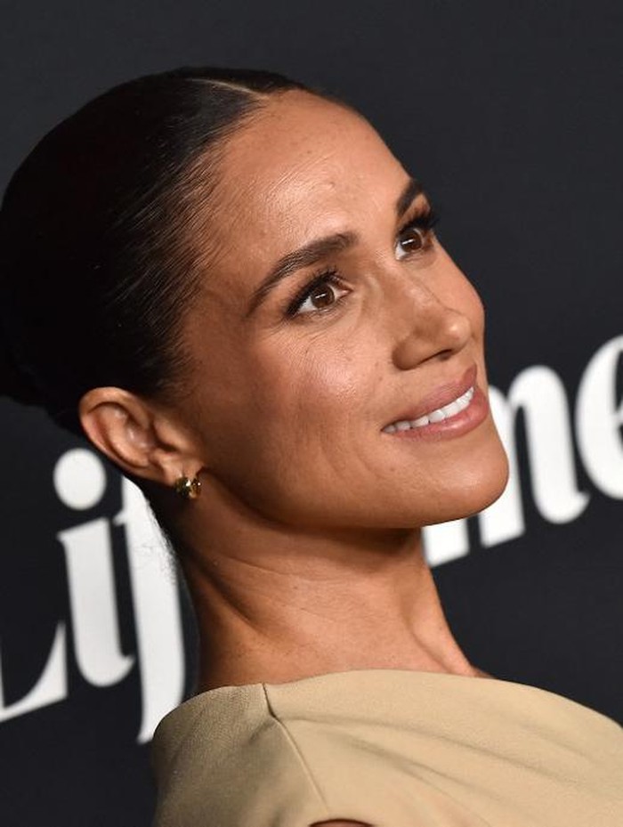 US-ENTERTAINMENT-VARIETY-WOMEN Meghan Markle arrives for Varietys Power of Women event at Mother Wolf in Los Angeles, California, on November 16, 2023. The 2023 honorees include US singer Fantasia Barrino, US singer-songwriter Billie Eilish, English actress Carey Mulligan, US actress Lily Gladstone, British actress Emily Blunt, and Margot Robbies LuckyChap. (Photo by LISA OCONNOR / AFP)