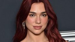 Potret Dua Lipa Wanita Tercantik Dunia di Mata Callum Turner