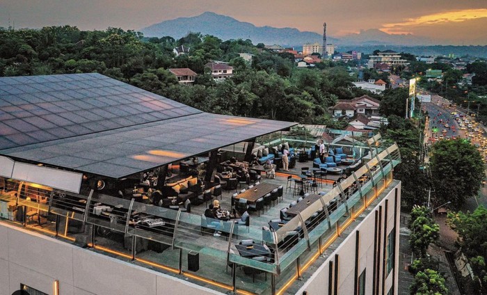 5 Kafe Rooftop di Semarang yang Asyik untuk Hangout Sore