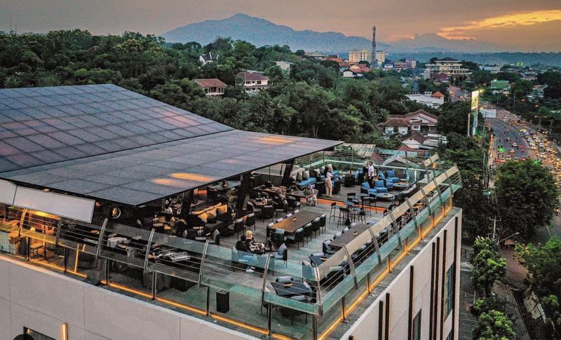 5 Kafe Rooftop di Semarang yang Asyik untuk Hangout Sore