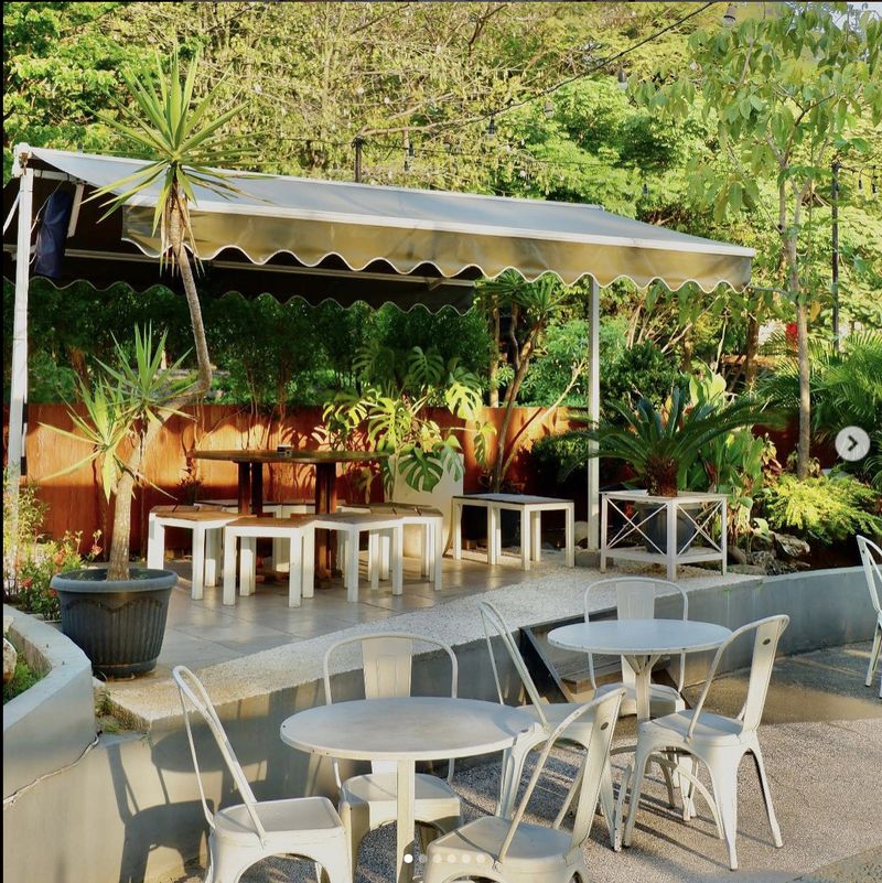 5 Kafe Rooftop di Semarang yang Asyik untuk Hangout Sore