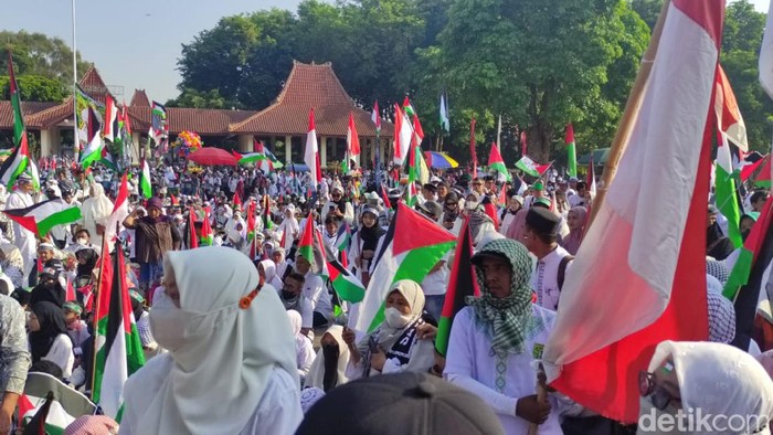 Aksi ribuan orang bela Palestiina di Alun-alun Sidoarjo