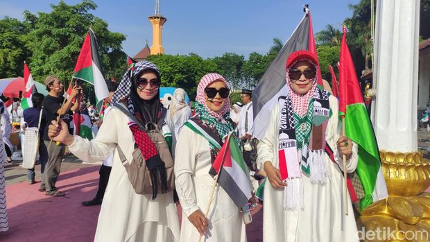 Aksi ribuan orang bela Palestiina di Alun-alun Sidoarjo