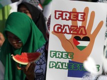 Aksi Damai Bela Palestina di Alun-alun Sidoarjo
